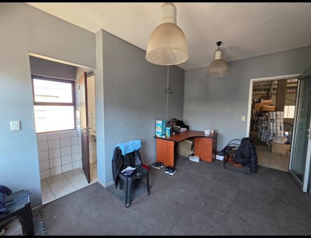 265M² WAREHOUSE TO LET IN STORMILL